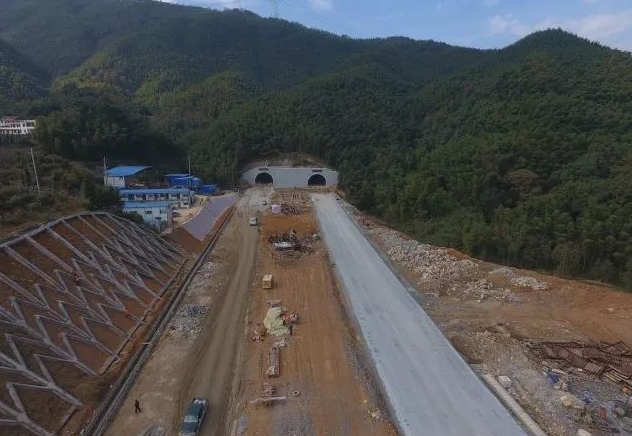 湖南省益马高速公路总监办中心试验室